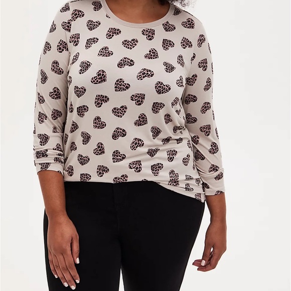 NWT Torrid Long Sleeve Crew Neck Leopard Print Heart Top - Picture 1 of 5